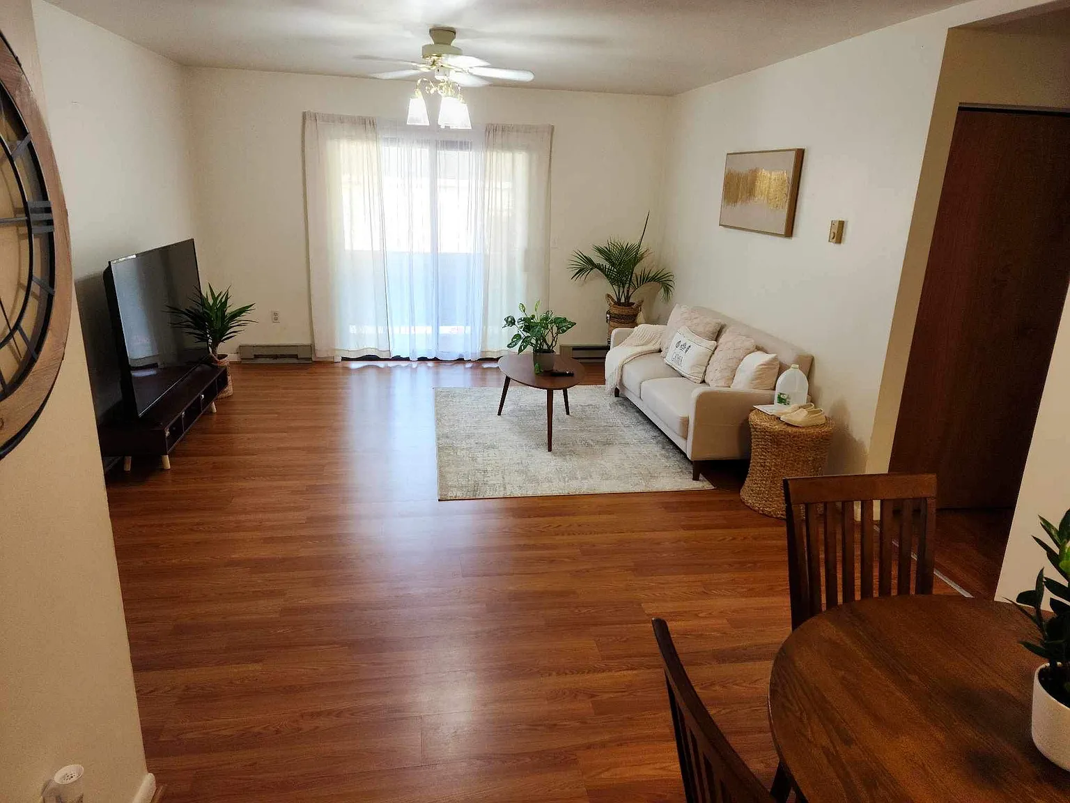 2 bed, 800 sqft, $1,200 — Photo 1