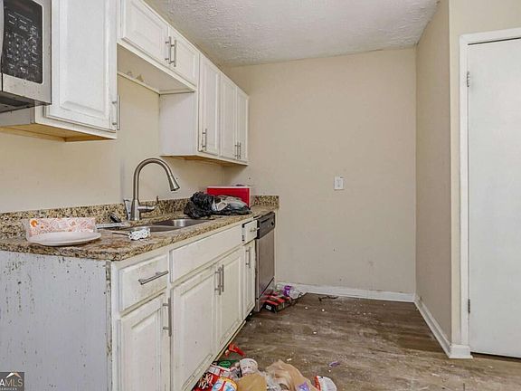 4th image of 2004 Meadow Ln