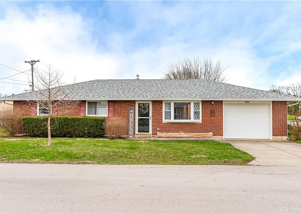 1st image of 204 Rosewood Dr
