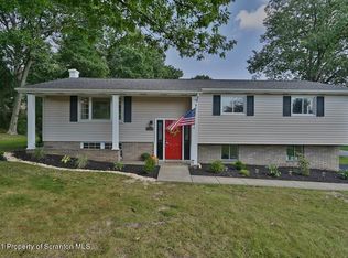618 Meadow Ln, Clarks Summit, PA 18411