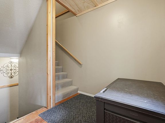 5th image of 20944 Snowflake Cres #1