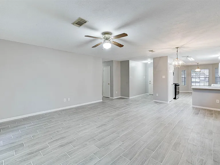 7815 Barnhill Dr — Photo 10