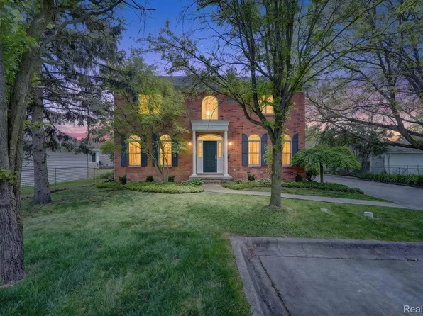 1112 Vernier Rd, Grosse Pointe Woods, MI 48236