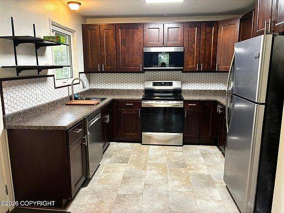 5th image of 848 Brown Deer Rd