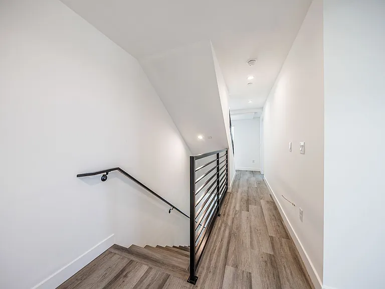 3015 Alsace Ave — Photo 56