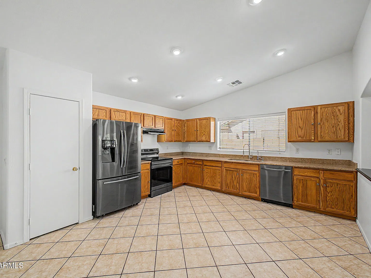 4 bed, 2.0 bath, 2046 sqft, $2,399 — Photo 2