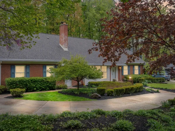 46270 Bloomcrest Dr, Northville, MI 48167