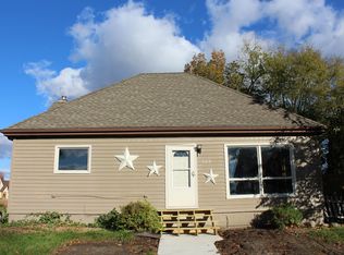 522 4th St NW, Waverly, IA 50677