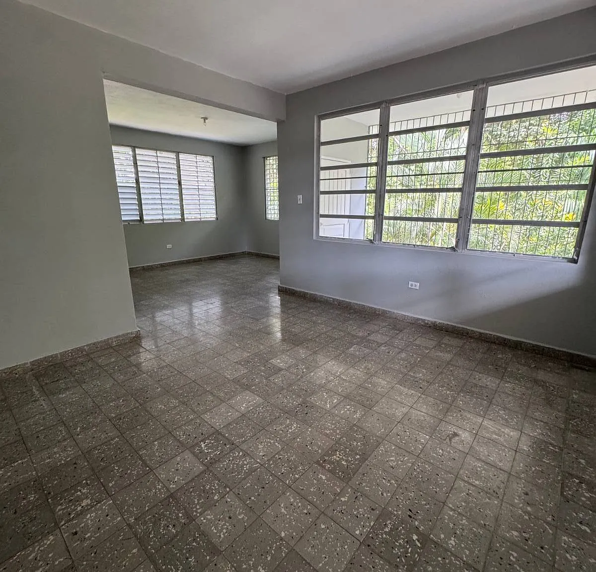 3 bed, 2.0 bath, 1200 sqft, $1,100 — Photo 1