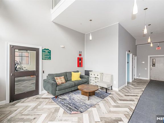 5th image of 90 Clinton Ave #206