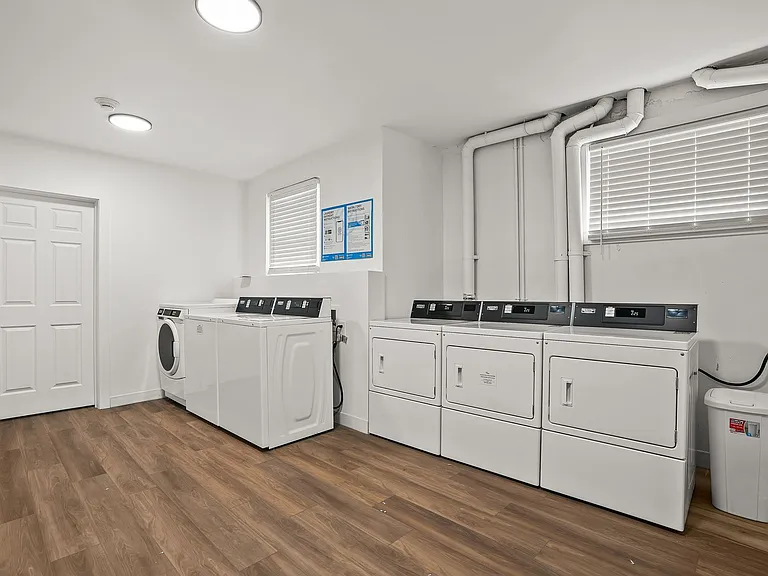 Cambridge Court Apartments — Photo 12
