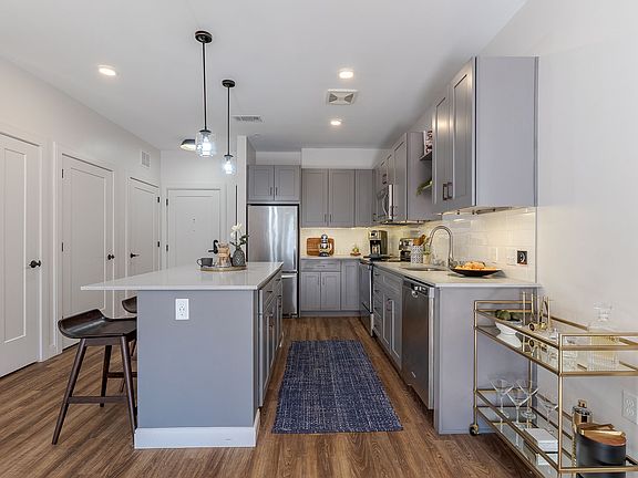 3rd image of 275 2nd Ave #1081