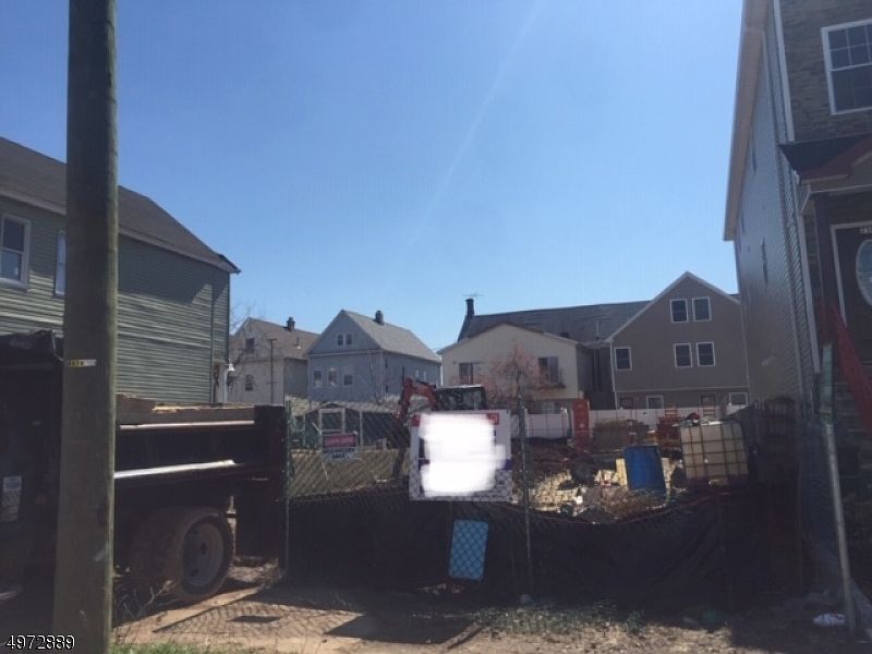 2nd image of 226 Erie St