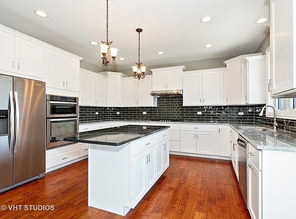 3rd image of 13745 Lakeshore Ct