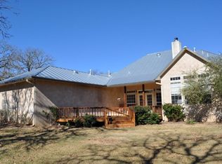 215 Lakewood Ln, Fredericksburg, TX 78624