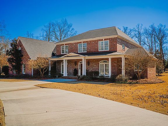 2nd image of 157 White Oak Ln