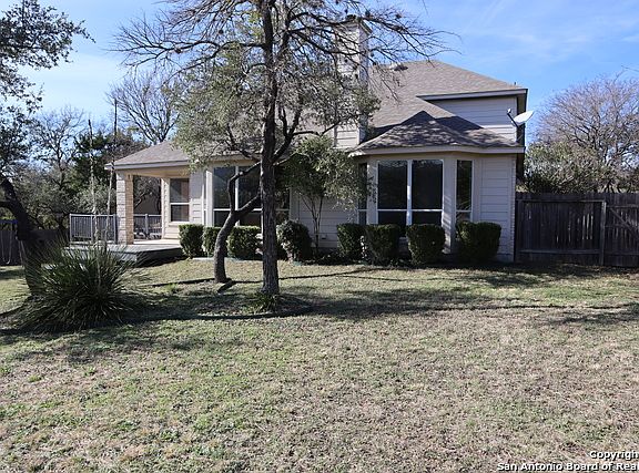 3rd image of 1002 Serenata Cir