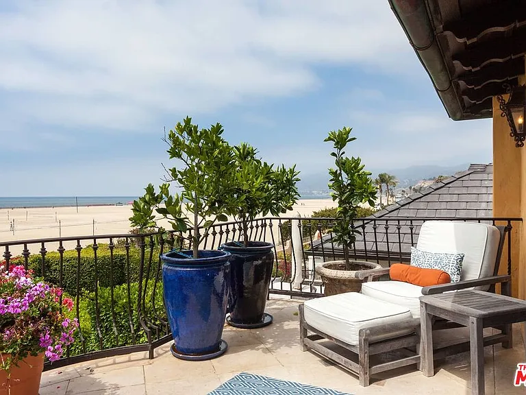703 Palisades Beach Rd — Photo 30