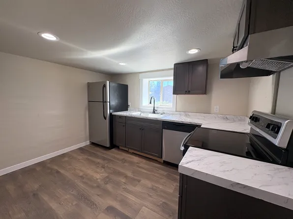 1348 NW Hawthorne Ave #B, Grants Pass, OR 97526