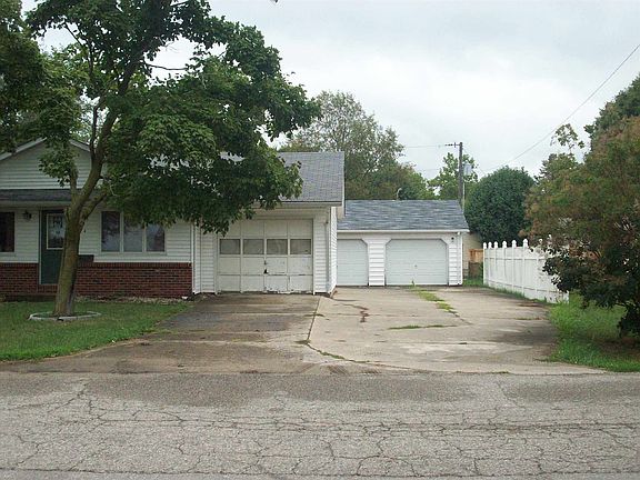 2nd image of 604 Carol Dr