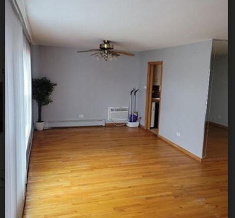 3rd image of 9231 S Cregier Ave Unit 1