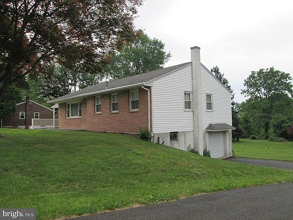 3rd image of 1520 Franklin Dr