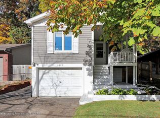 6285 W Lake Dr, Haslett, MI 48840