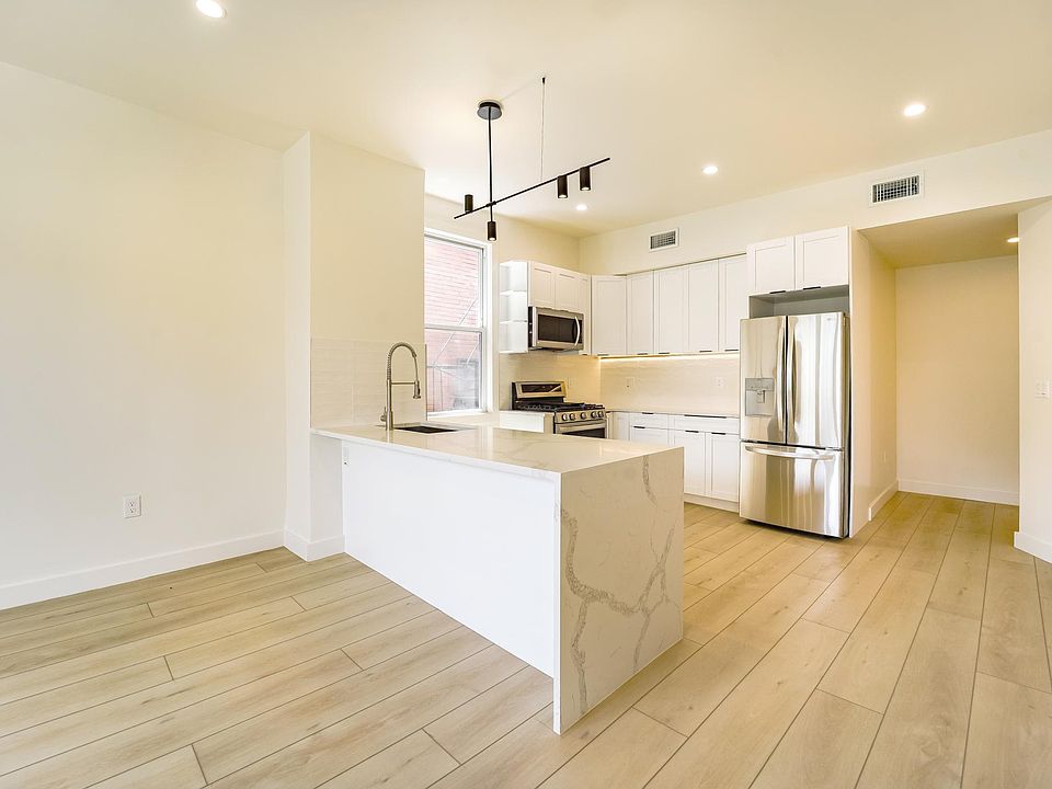Fully renovated beautiful kitchen with brand new appliances and waterfall peninsula