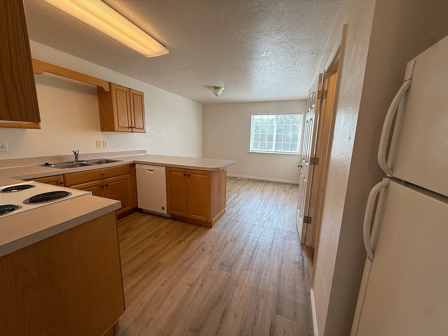 2 bed, 1.5 bath, 1100 sqft, $995 — Photo 3