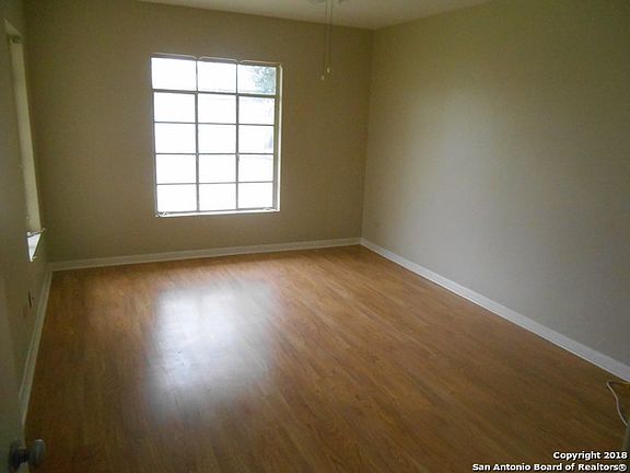 5th image of 320 Alexander Hamilton Dr