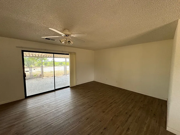 21293 E American Ave — Photo 5