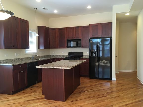 3rd image of 1522 W Greenleaf Ave Unit 1W