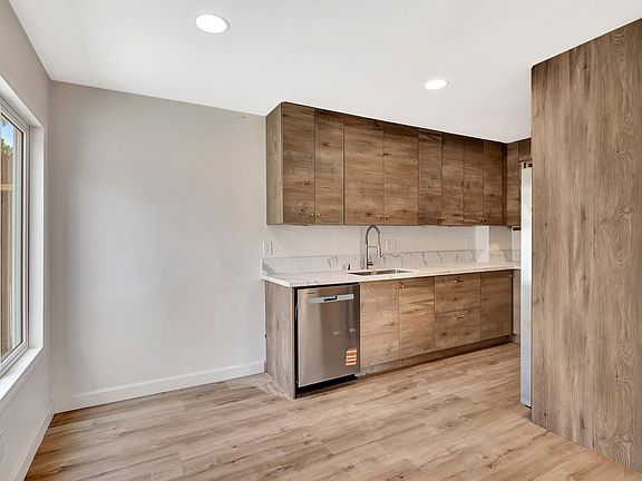 3rd image of 4237 Moraga Ave