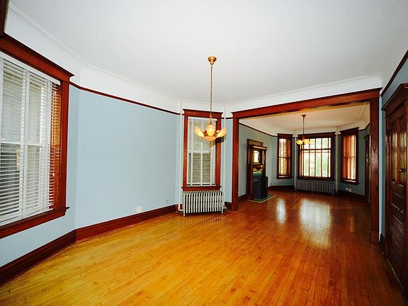 2nd image of 851 N Damen Ave APT 2