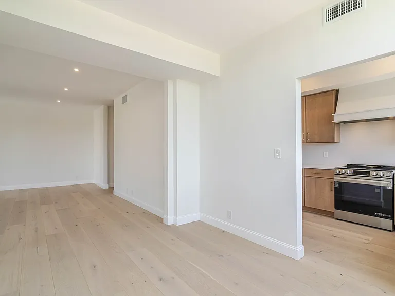 1305 N Columbus Ave #208 — Photo 10