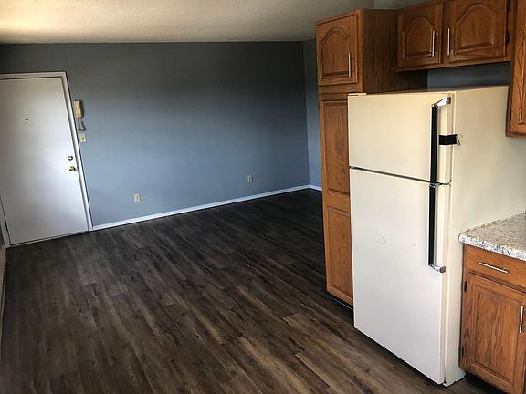 4th image of 161 E Streeter Ave APT D