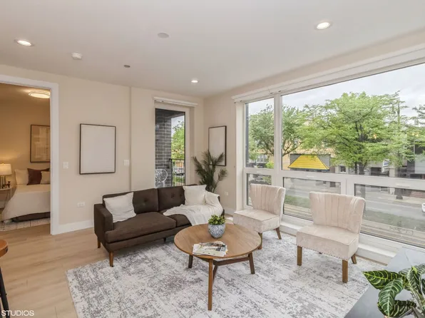 3043 W Irving Park Rd, Chicago, IL