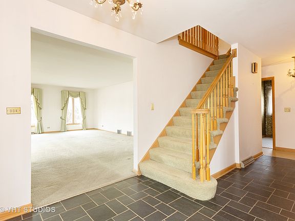 2nd image of 26 Bradford Ln