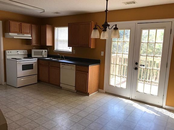 3rd image of 1200 Pinelake Dr NW