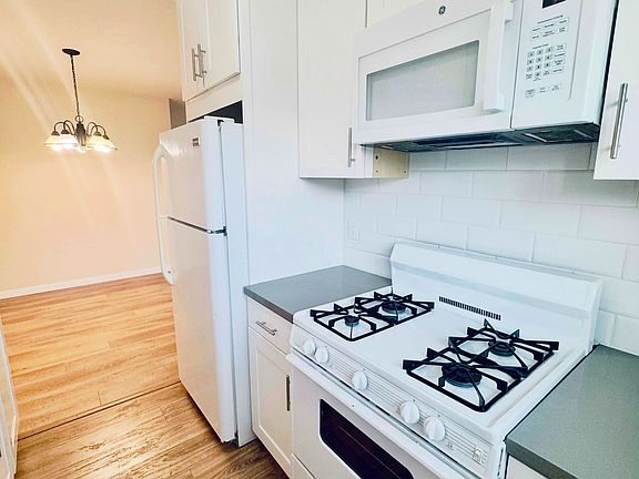 3rd image of 642 N Hayworth Ave APT 8