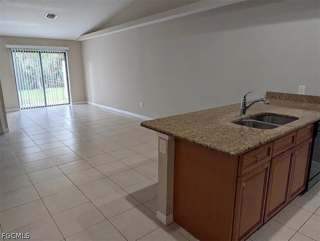 3 bed, 2.0 bath, 1209 sqft, $1,500 — Photo 2
