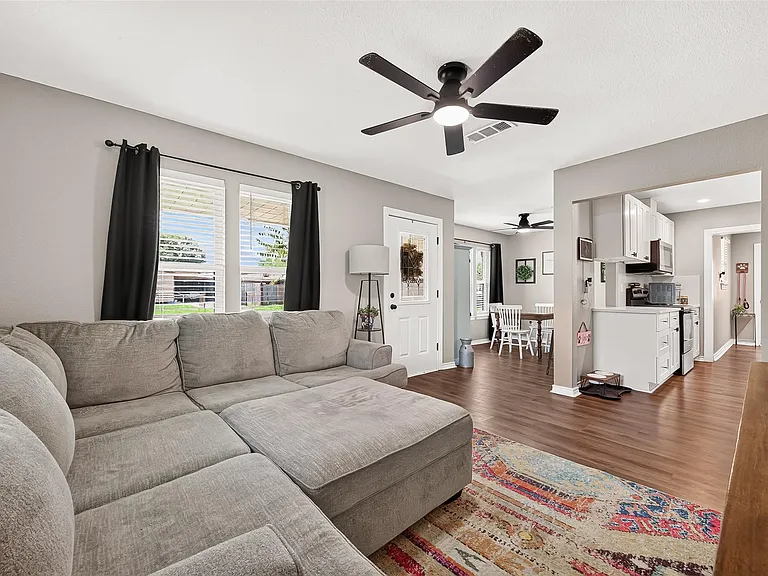 1005 Avenue D — Photo 9