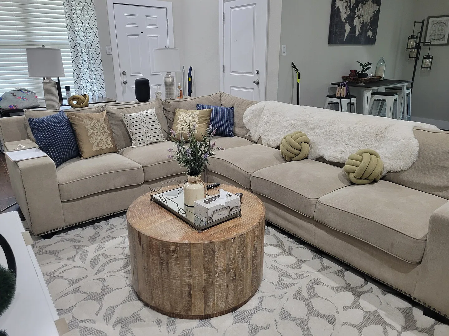 Spacious Home With Fenced Yard Close to Downtown Dallas — Photo 1