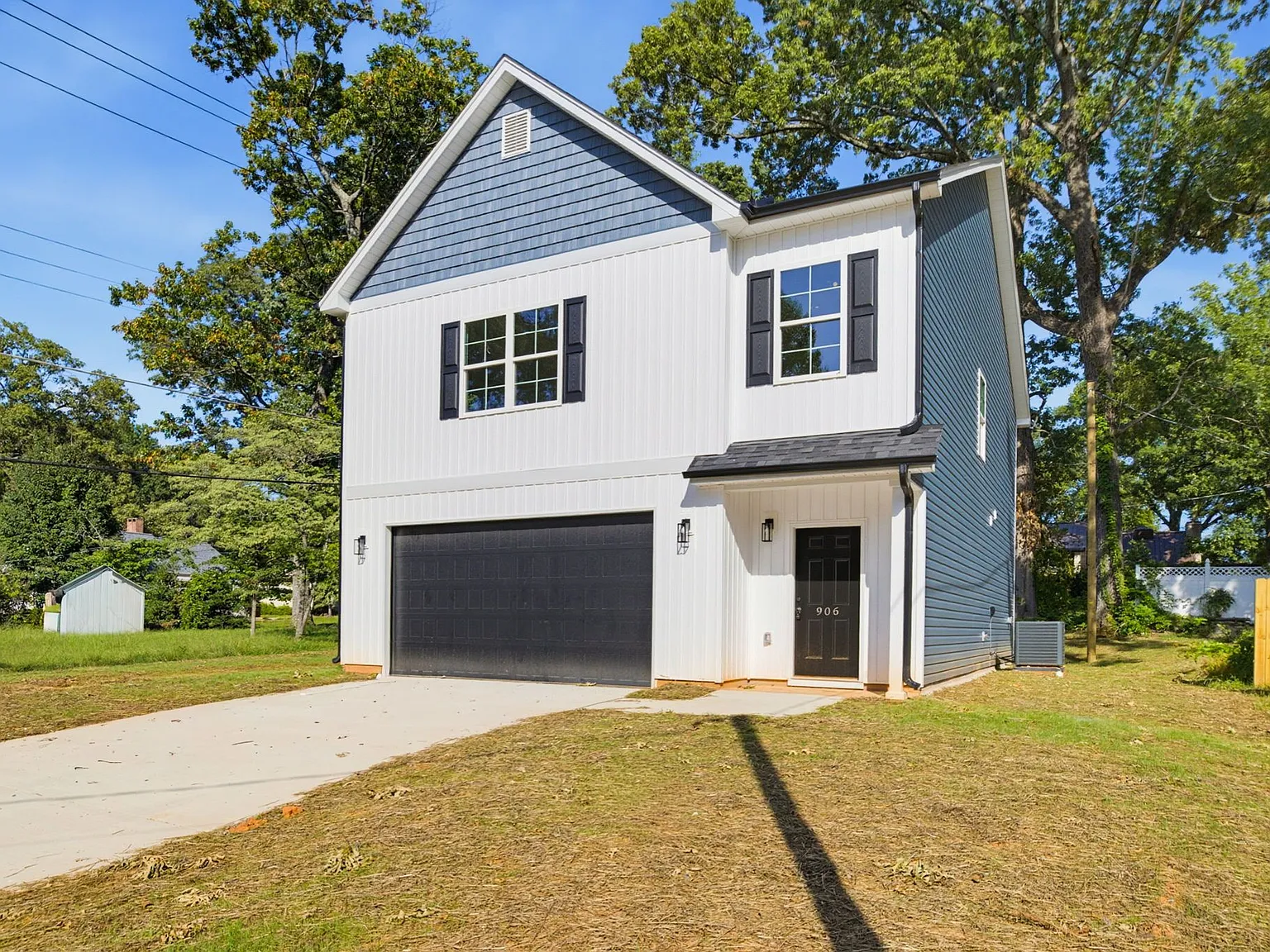 4 bed, 2.5 bath, 2108 sqft, $2,600 — Photo 2