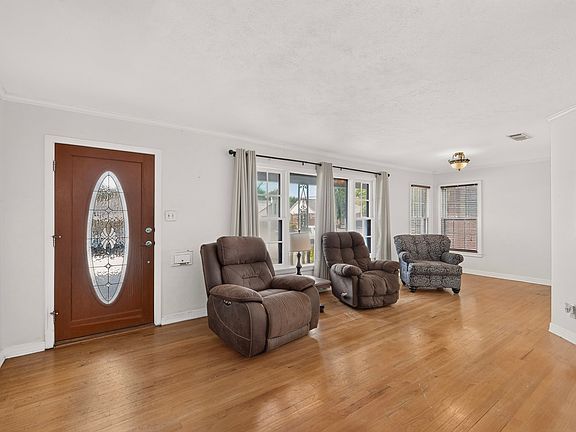 4th image of 3017 Primrose Ave