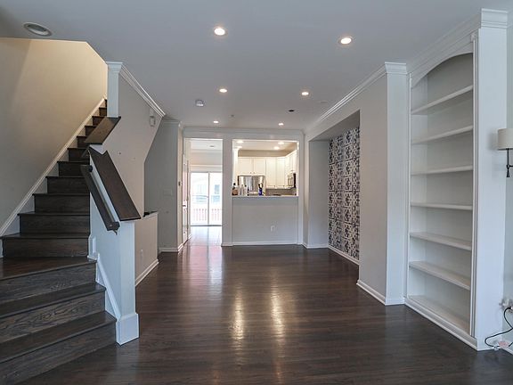 1st floor -- Living room/Dining room
