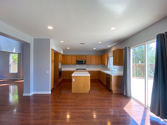4th image of 13347 Letterman St