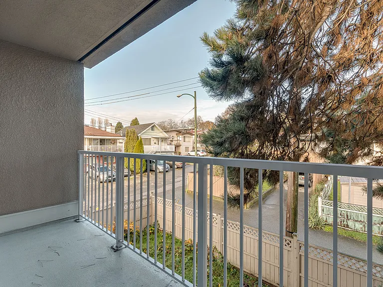 695 SE Marine Dr #605 — Photo 43