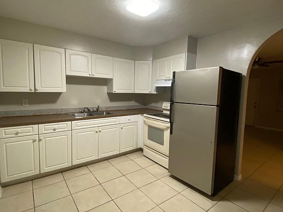 4th image of 951 Fra Mar Pl APT A