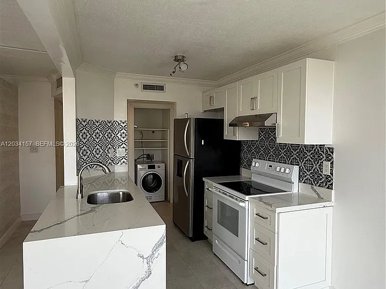 1688 West Ave #706 — Photo 13